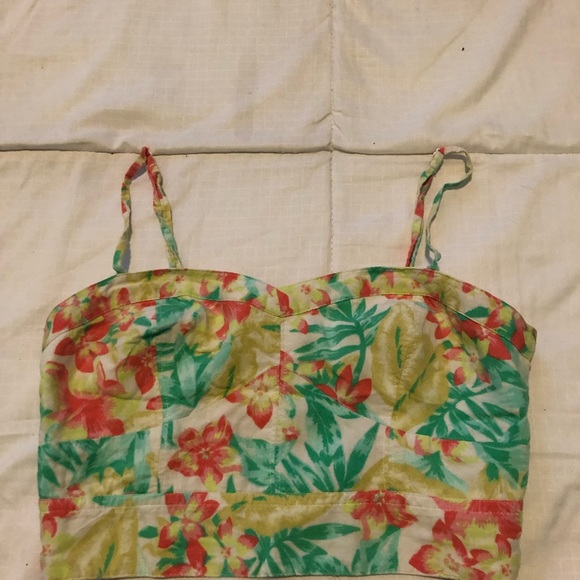 3/20$ American Eagle Outfitters - Floral Crop Top - Picture 7 of 8